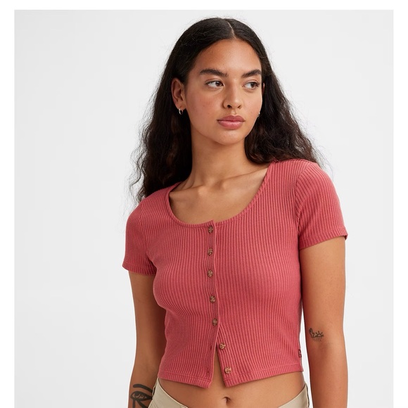 Levi's Tops - Levi’s Short Sleeve Rach Top